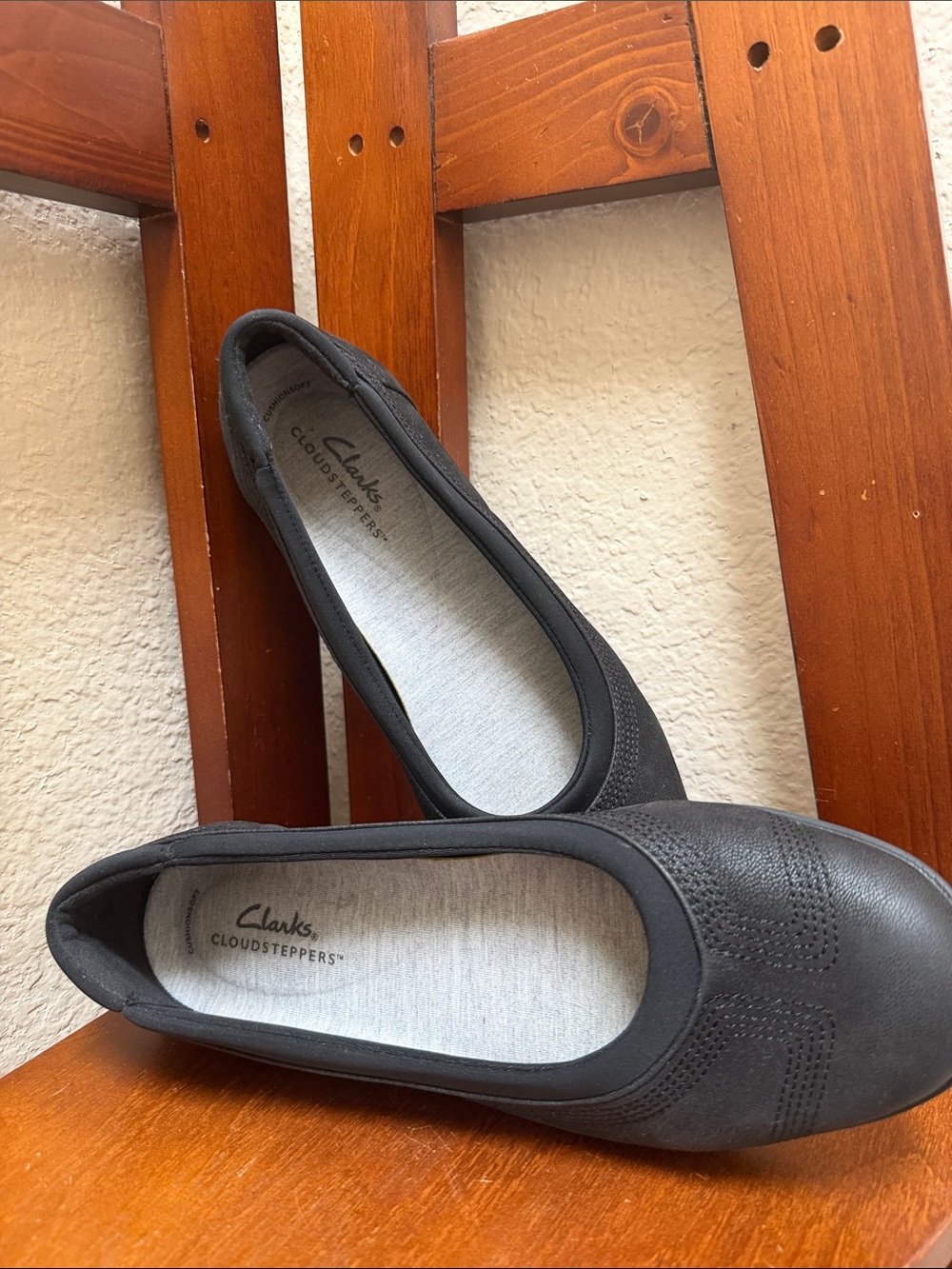 Clarks Cloudsteppers Slip-Ons…